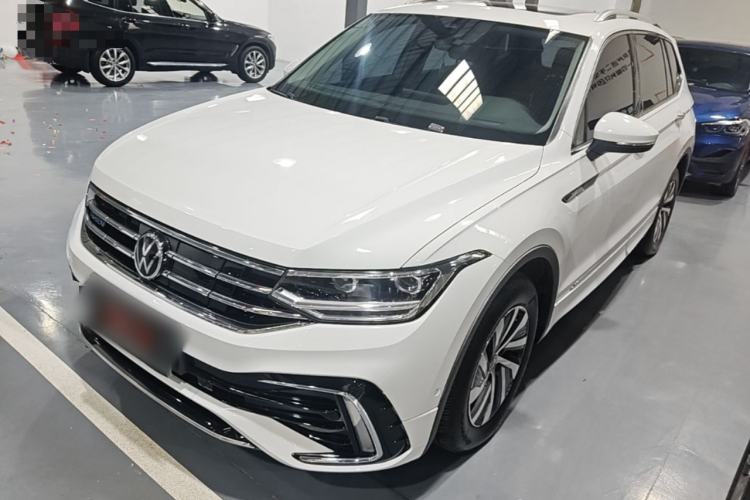 Volkswagen Tiguan L 2023 — фото 1