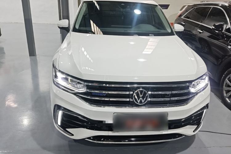 Volkswagen Tiguan L 2023 — фото 2