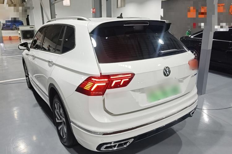Volkswagen Tiguan L 2023 — фото 4