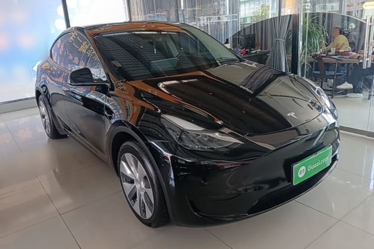 Tesla Model Y 2022 — 3