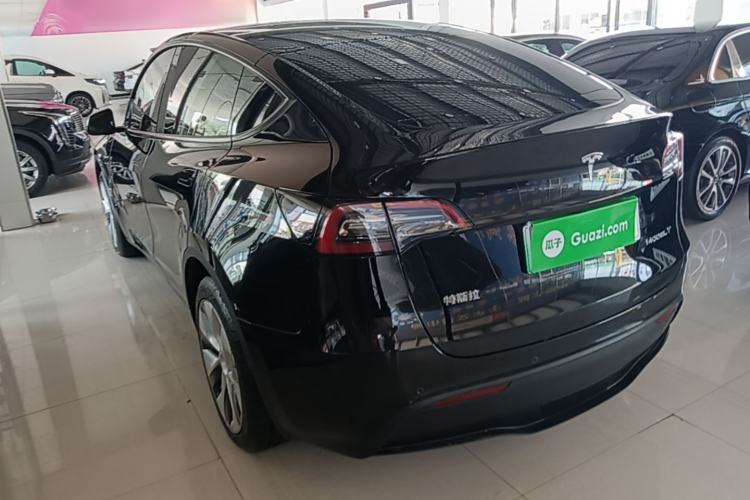 Tesla Model Y 2022 — 4