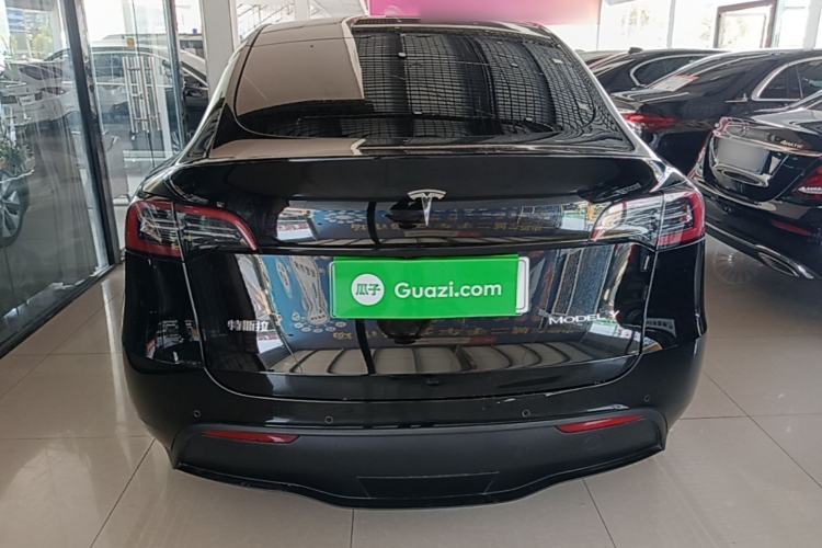 Tesla Model Y 2022 — 5