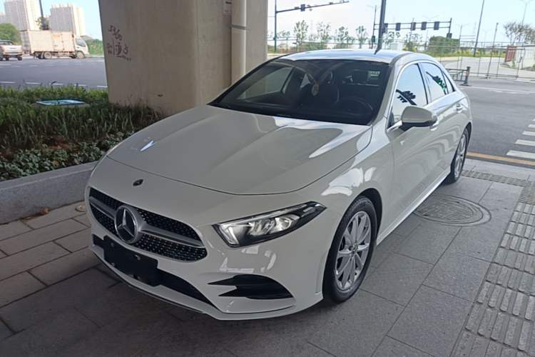 Mercedes-Benz A 200 L 2021 — фото 1