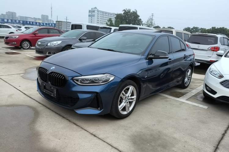 BMW 120i 2021 — фото 1