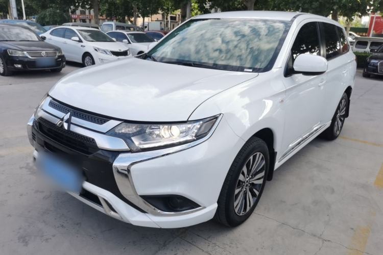 Mitsubishi Outlander 2021 — фото 1
