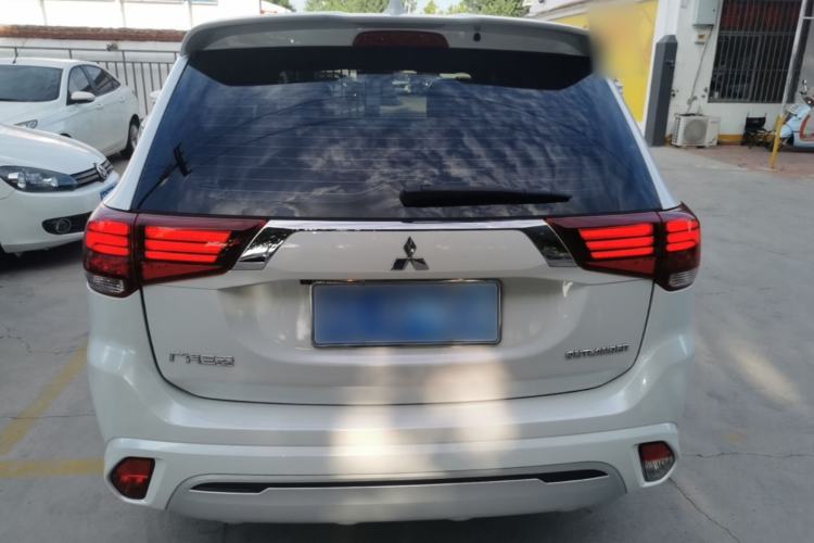 Mitsubishi Outlander 2021 — фото 5