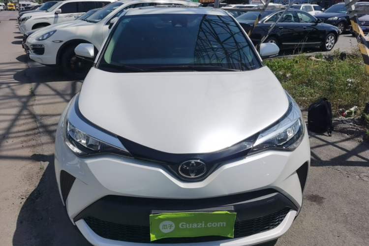 Toyota C-HR 2021 — фото 2