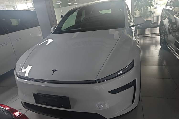 Tesla Model Y 2026 — 2