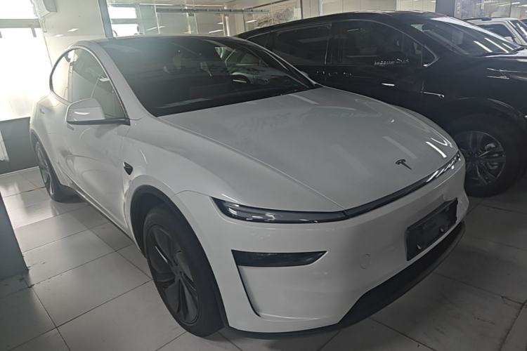 Tesla Model Y 2026 — 3