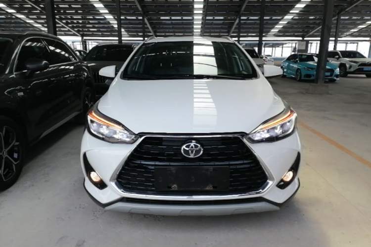 Toyota YARiS L 2022 — 2