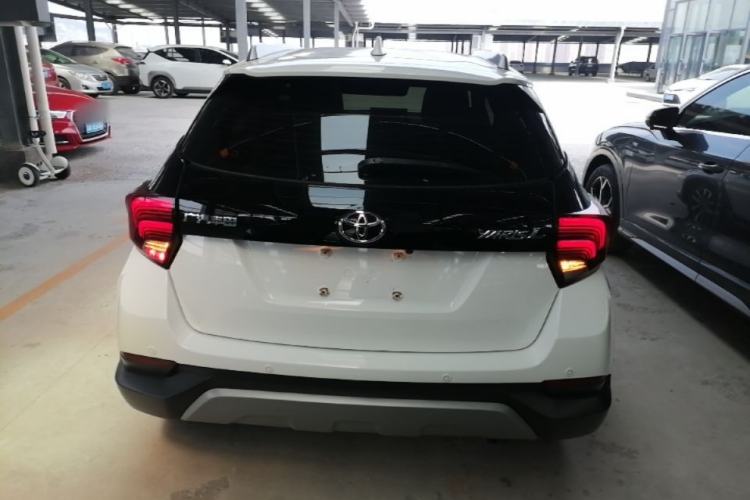 Toyota YARiS L 2022 — 5