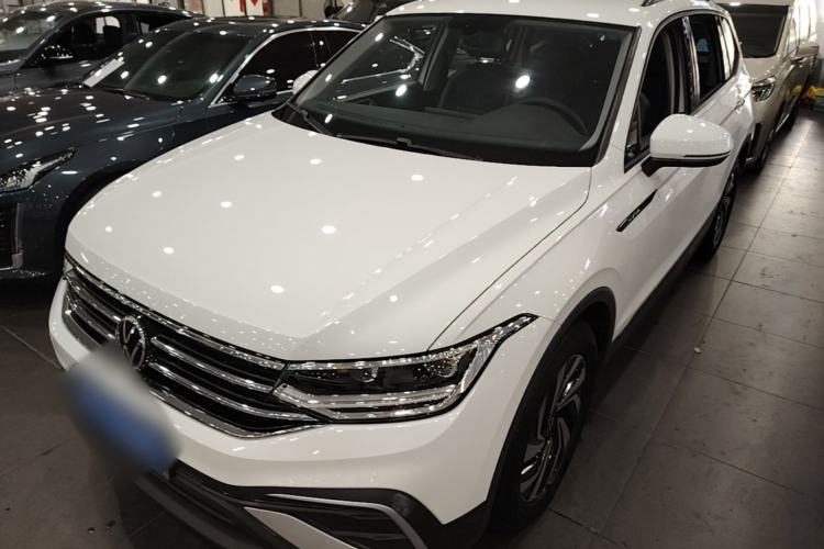 Volkswagen tiguan l 2023 — фото 1