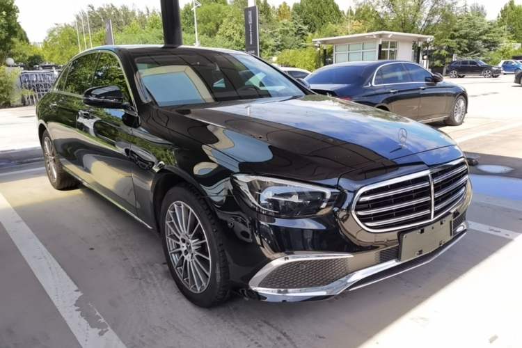 Mercedes-Benz E 260 L 2023 — фото 3