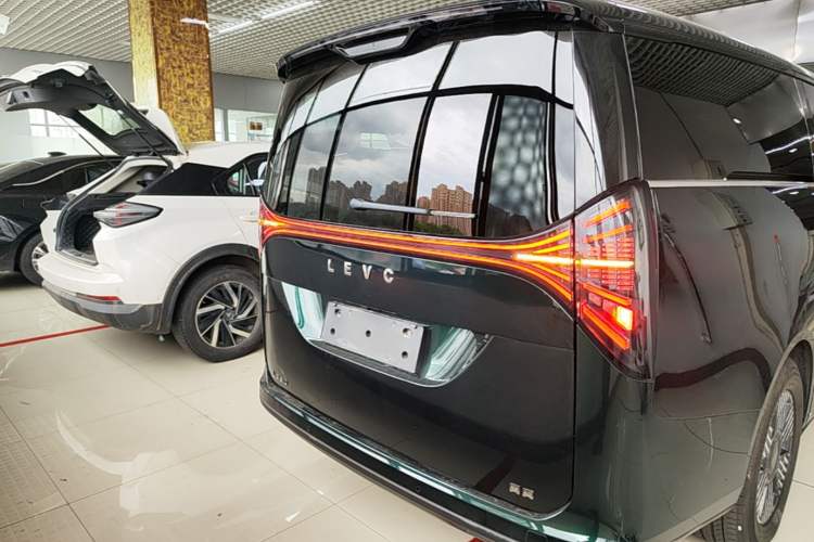 Geely LEVC L380 2024 — 5