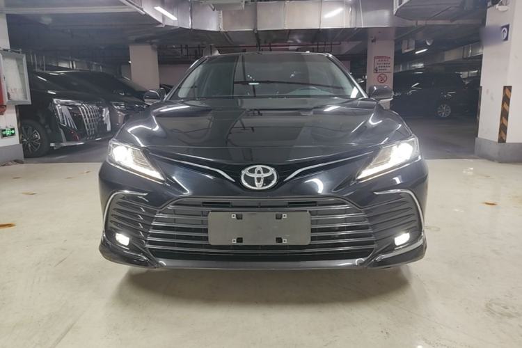 Toyota Camry 2023 — фото 2