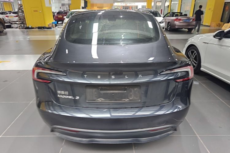 Tesla Model 3 2025 — 5