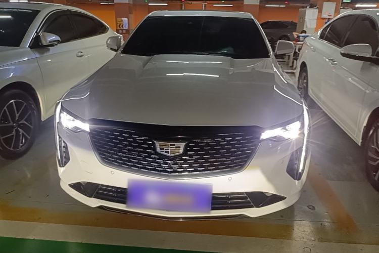 Cadillac CT4 2023 — 2