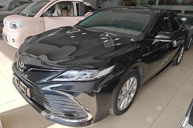 Toyota Camry 2022 — фото 1