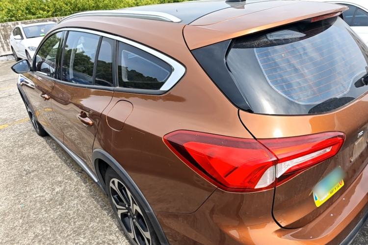 Ford Focus 2021 — 4