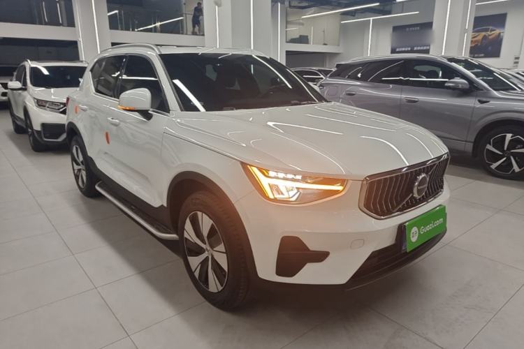 Volvo XC40 2023 — фото 3