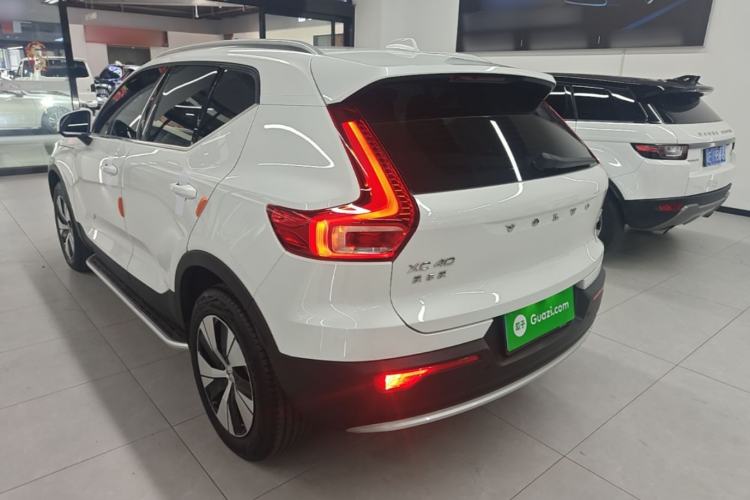 Volvo XC40 2023 — фото 4