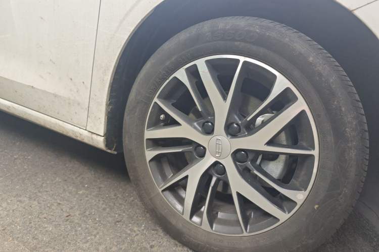 Geely Emgrand 2023 — 5
