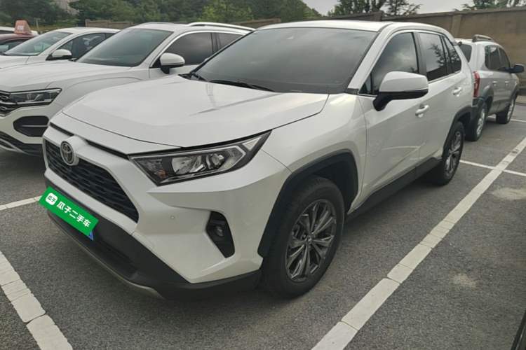 Toyota RAV4 2023 — фото 1