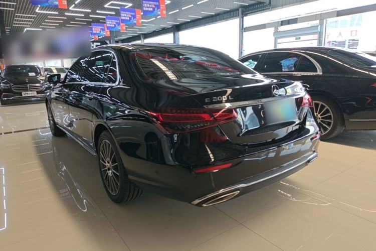 Mercedes-Benz E 260 L 2023 — 4