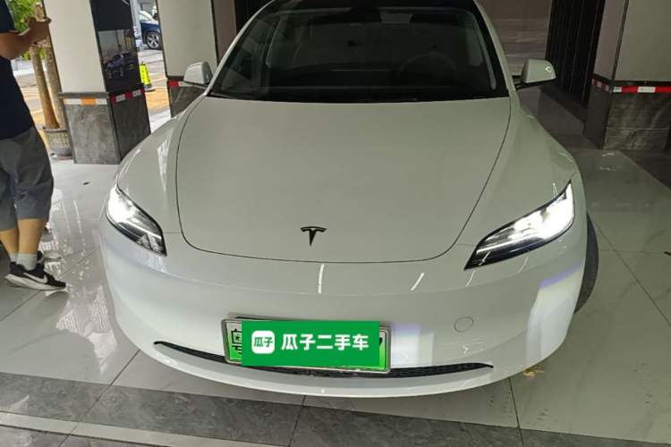 Tesla Model 3 2025 — 2