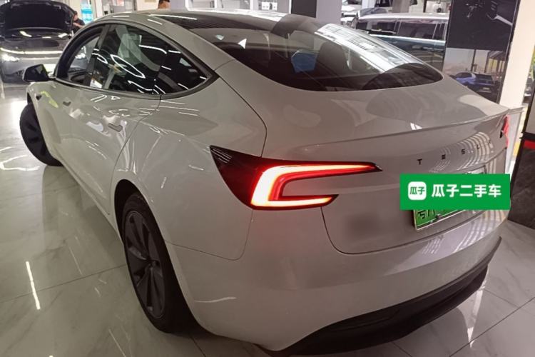 Tesla Model 3 2025 — 4