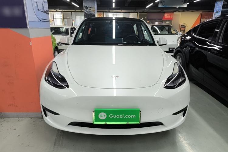 Tesla Model Y 2024 — 2