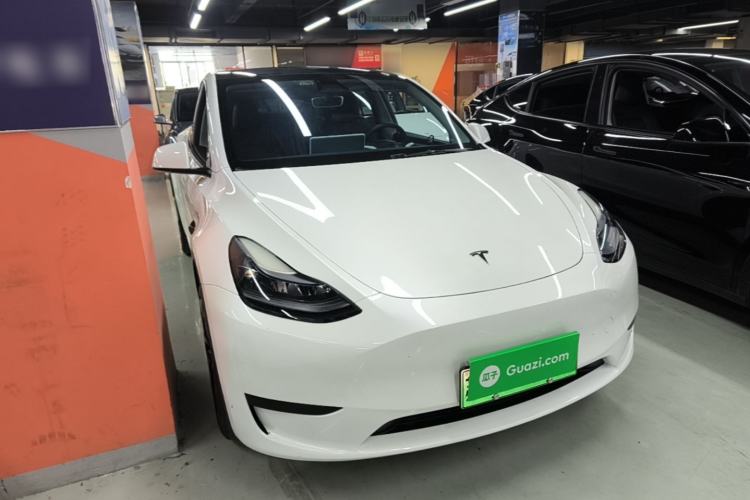 Tesla Model Y 2024 — 3