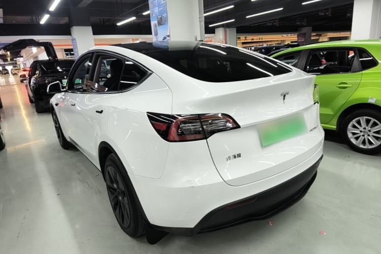 Tesla Model Y 2024 — 4