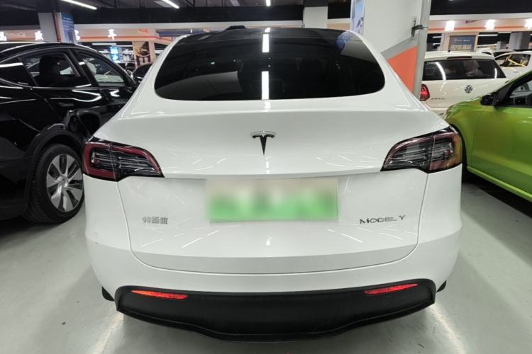 Tesla Model Y 2024 — 5