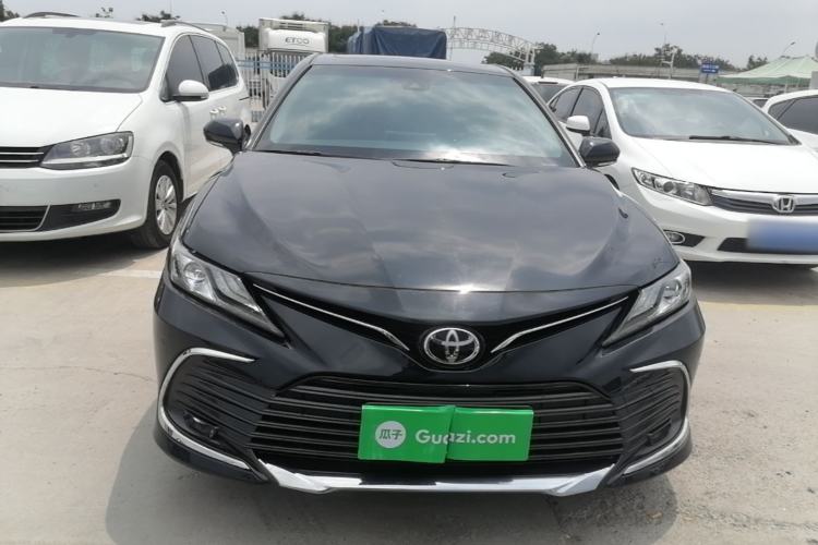 Toyota Camry 2023 — фото 2