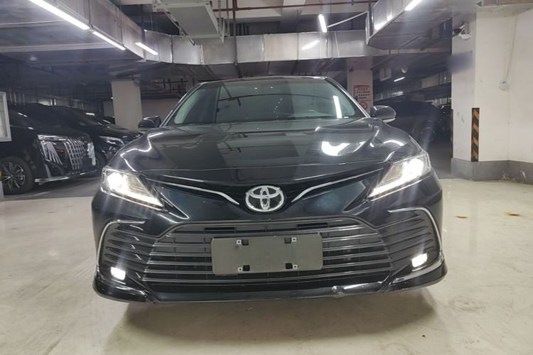 Toyota Camry 2023 — фото 2