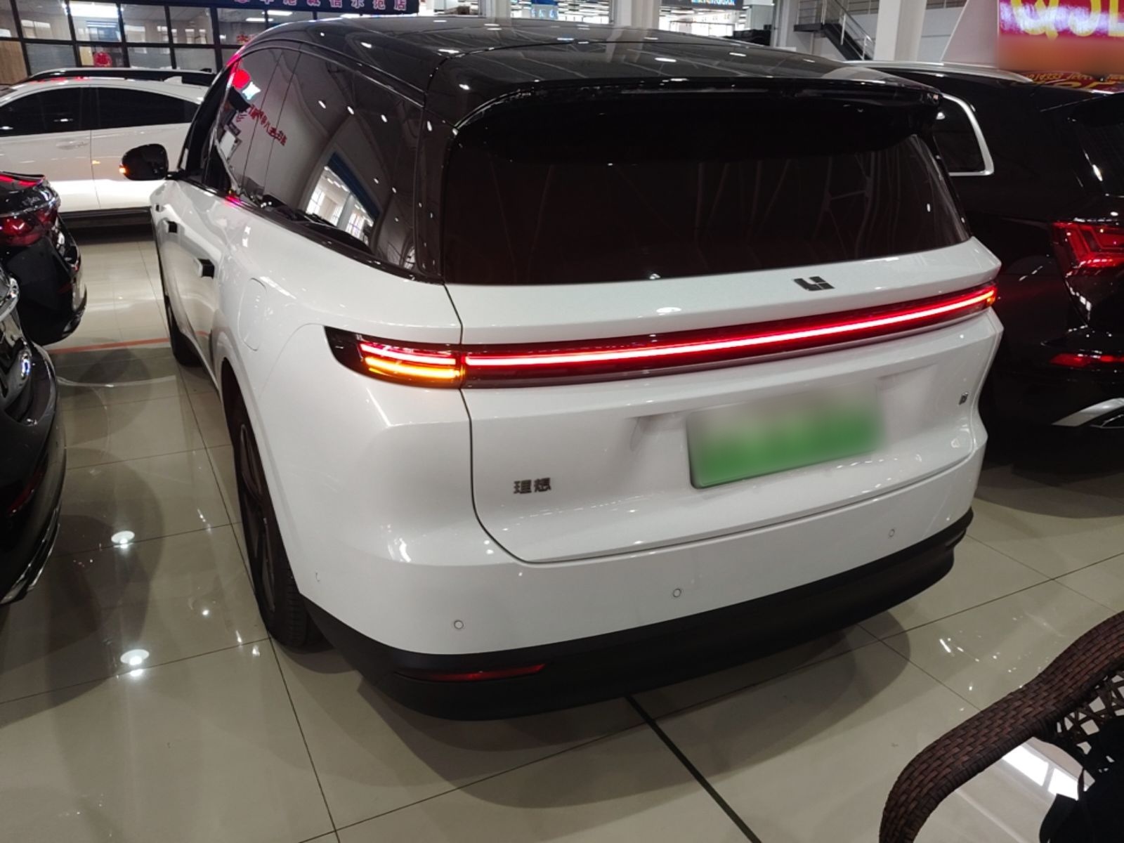 Li Auto i8 2025 — фото 4