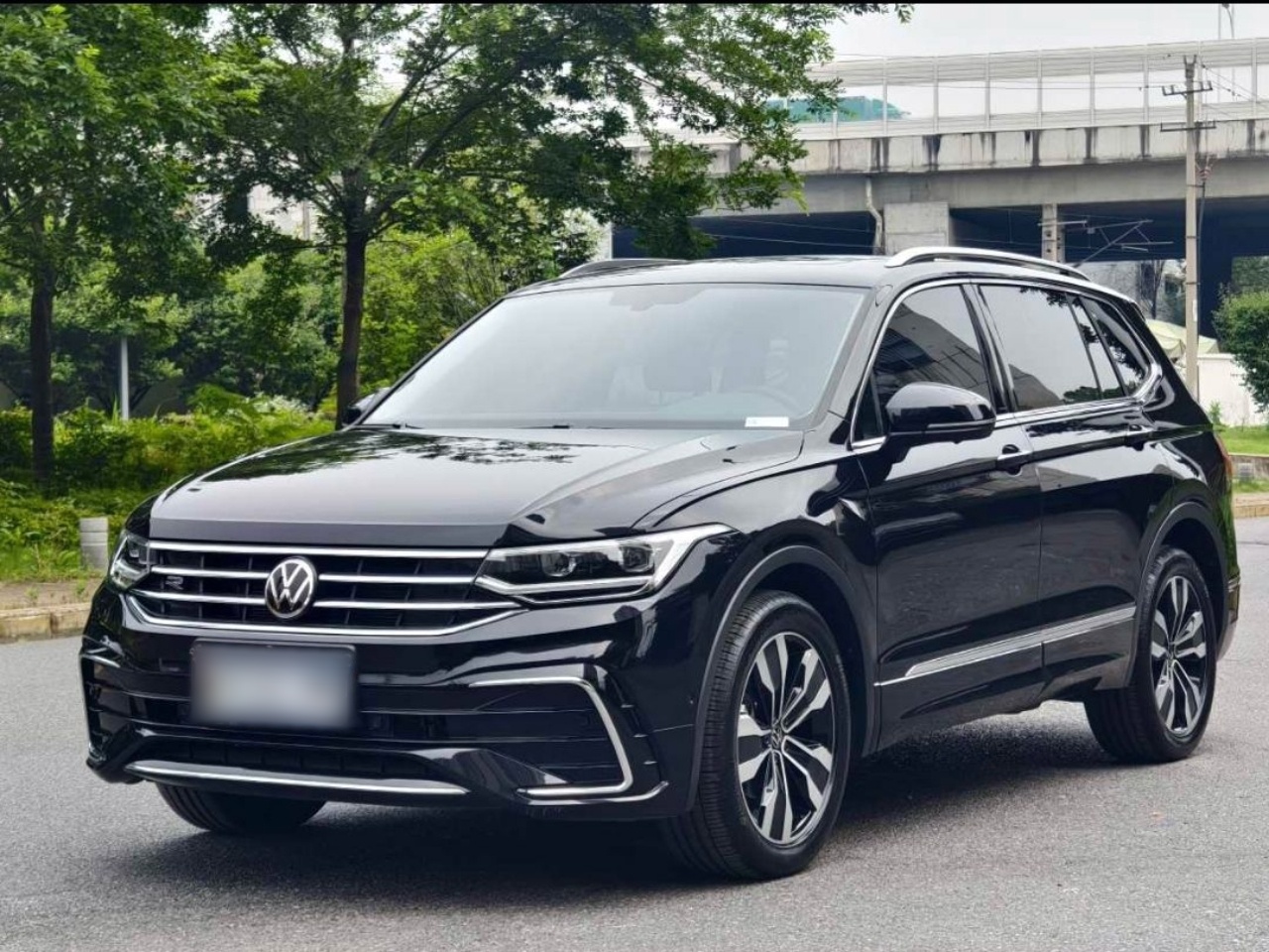 Volkswagen tiguan l 2024 — фото 1
