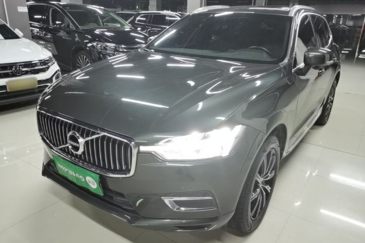 Volvo XC60 2021 — фото 1