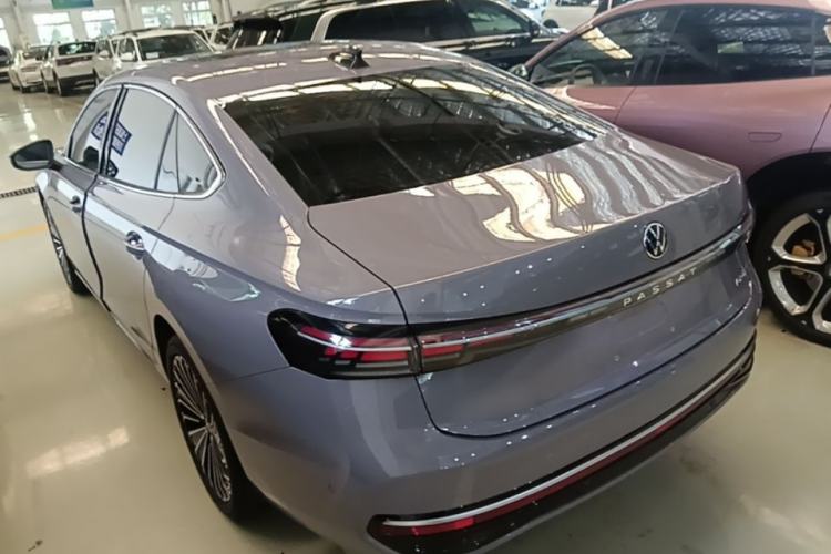 Volkswagen Passat 2025 — 4