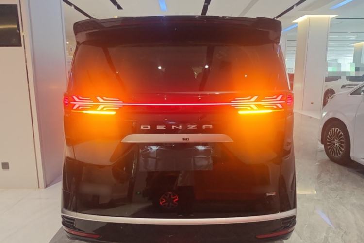 Denza D9 2025 — 5