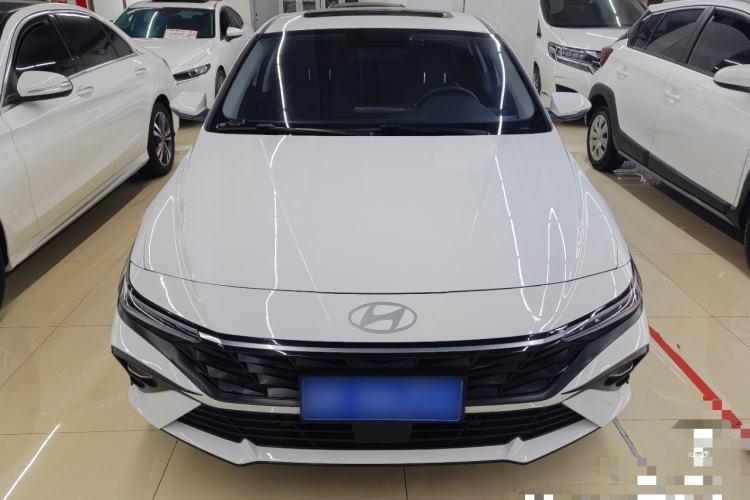 Hyundai Elantra 2023 — фото 2