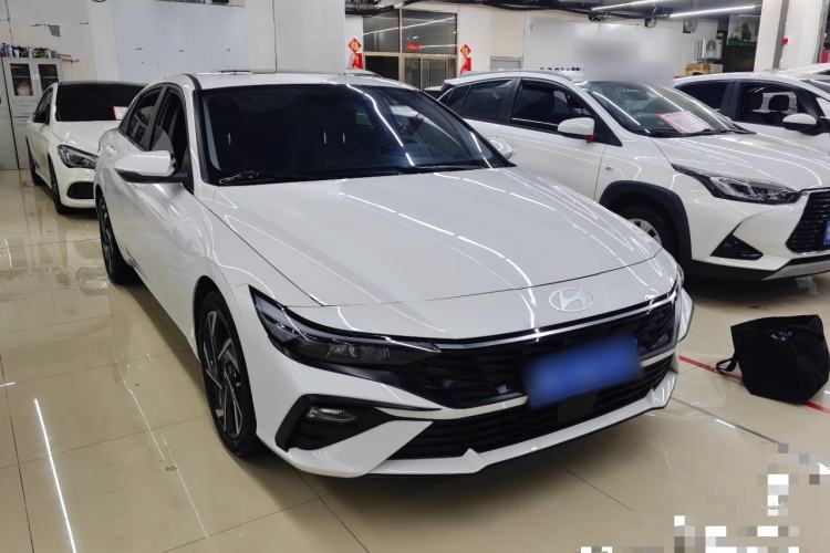 Hyundai Elantra 2023 — фото 3