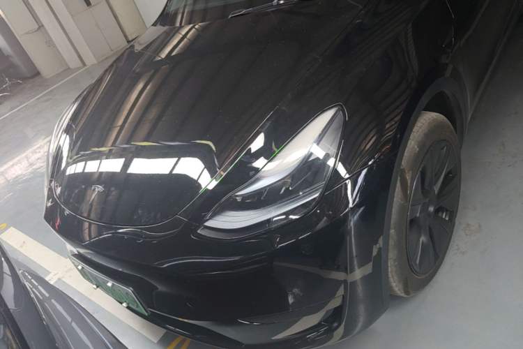 Tesla Model Y 2023 — 2