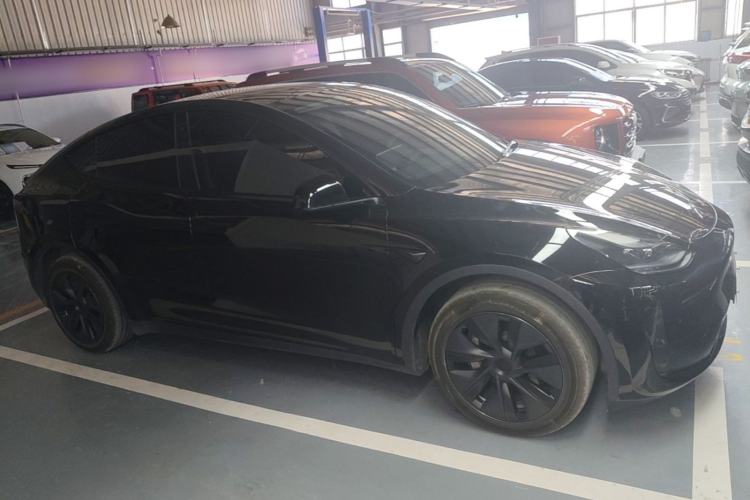Tesla Model Y 2023 — 3