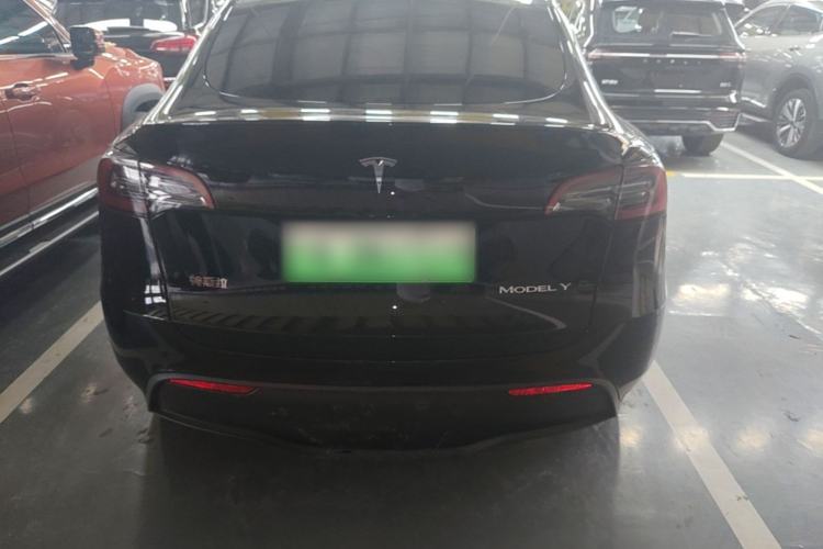 Tesla Model Y 2023 — 5