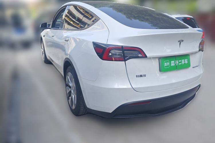 Tesla Model Y 2021 — 4