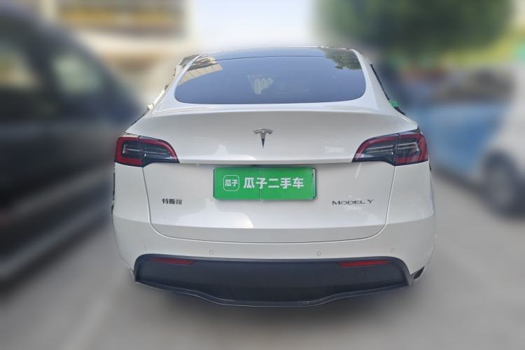 Tesla Model Y 2021 — 5