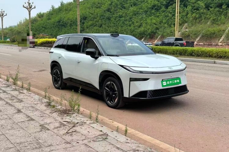 Toyota BZ3X 2025 — 3