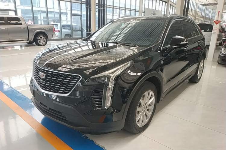 Cadillac XT4 2022 — фото 1